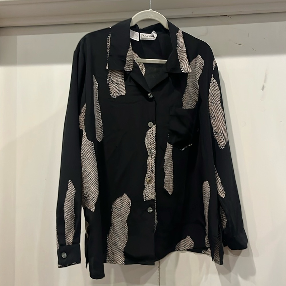 Long sleeve blouse.